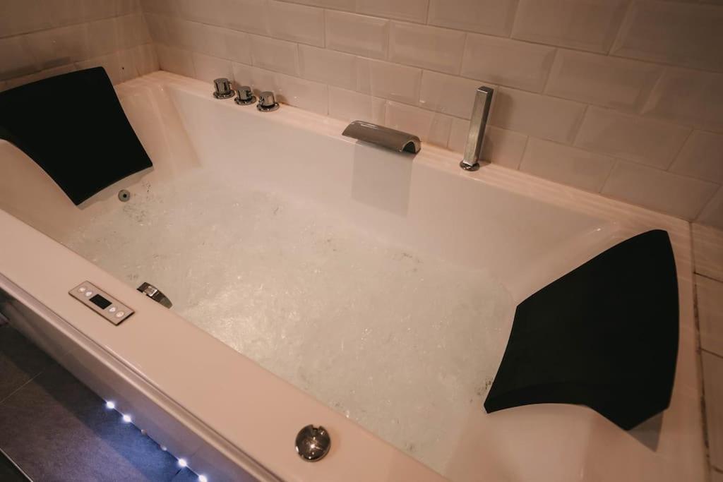 Ultimate Comfort ! Jacuzzi & Sauna. Besançon Dış mekan fotoğraf